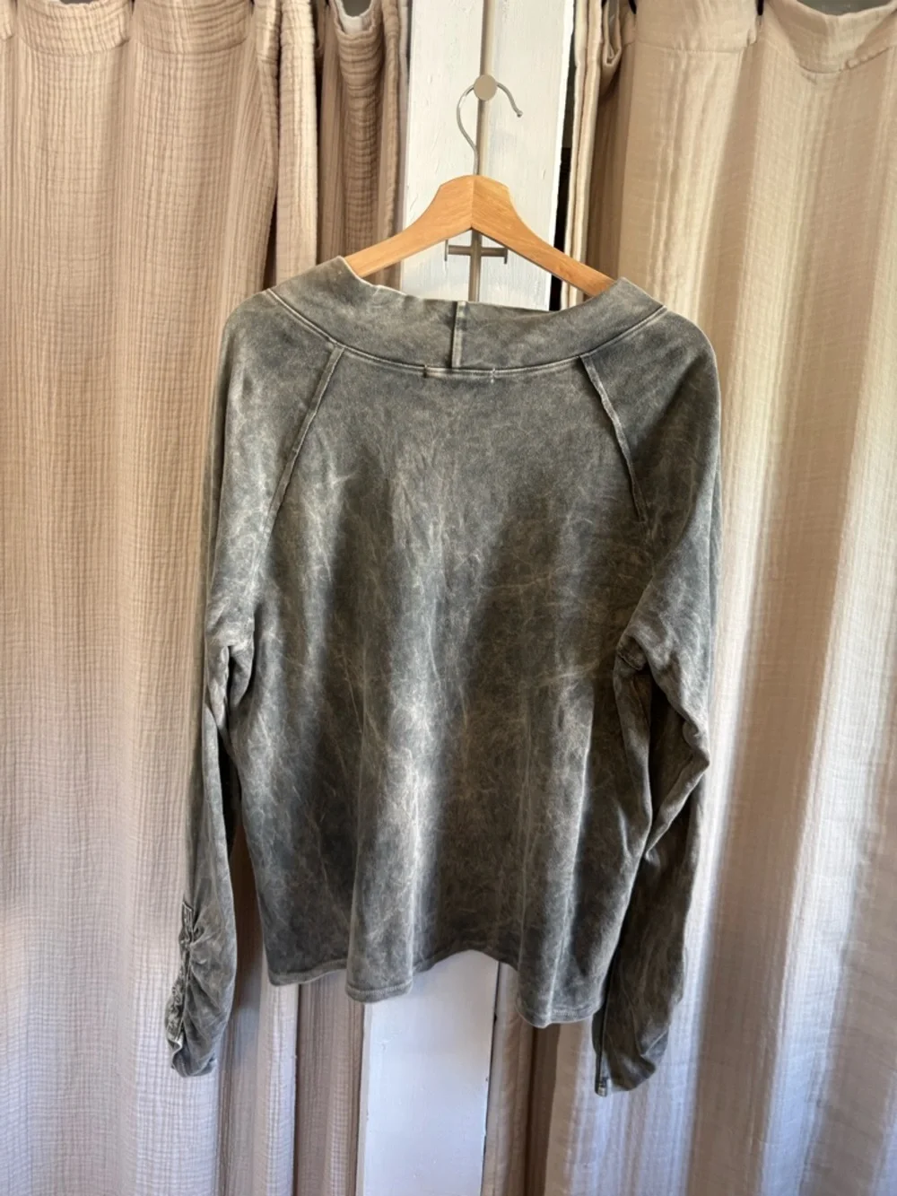 Beau Jeurs Long Sleeve Blouse- XL - Picture 7 of 8